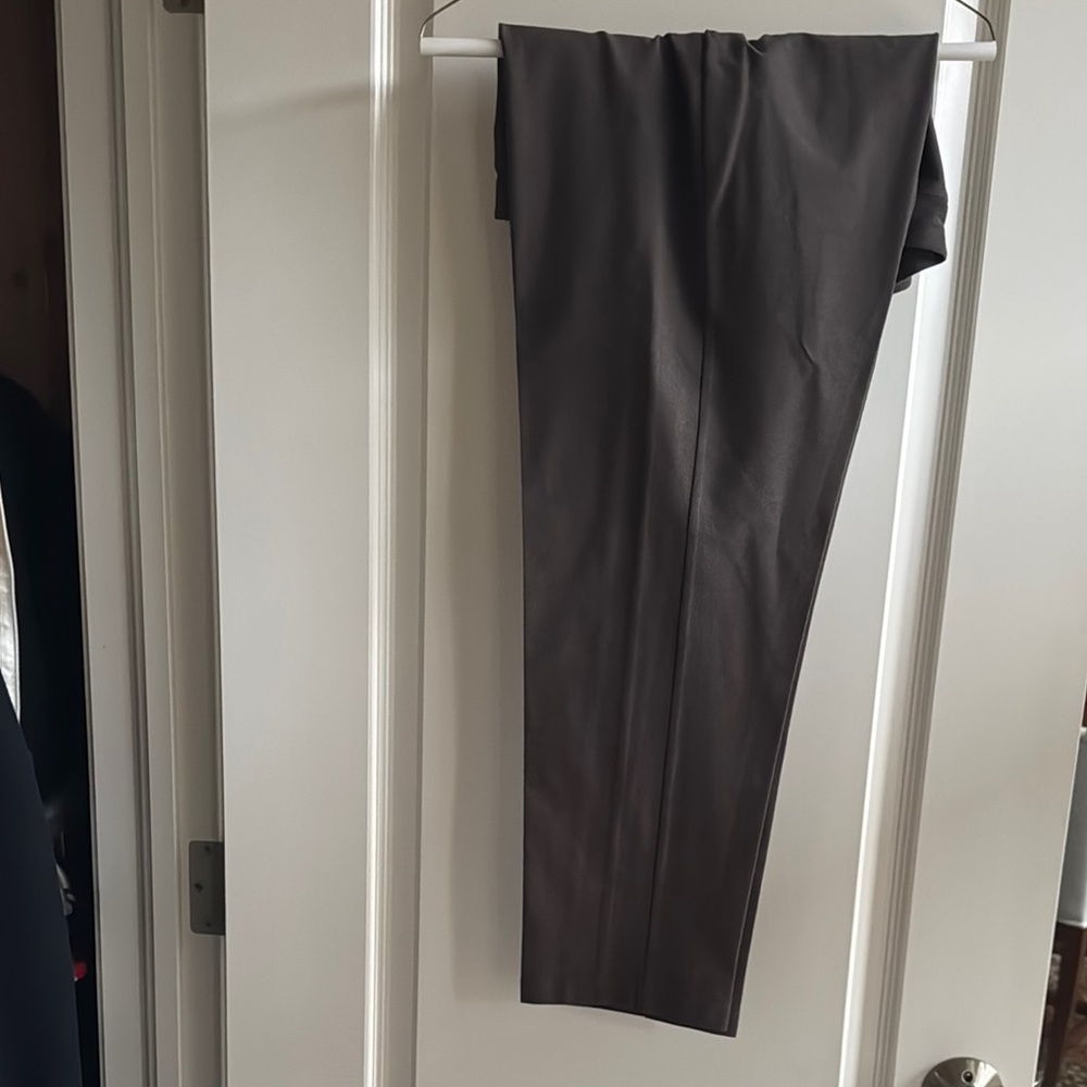 Women’s Eileen Fisher slacks Grey/ Brown Pants
Waistband pull up